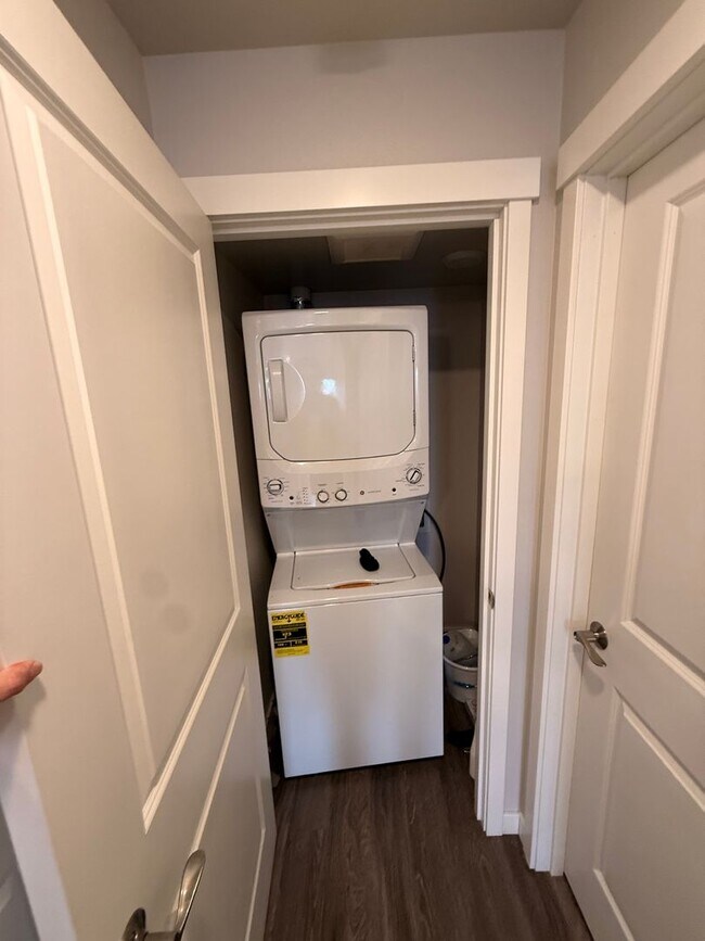 Building Photo - 1217/1219 Billy Frank Jr St