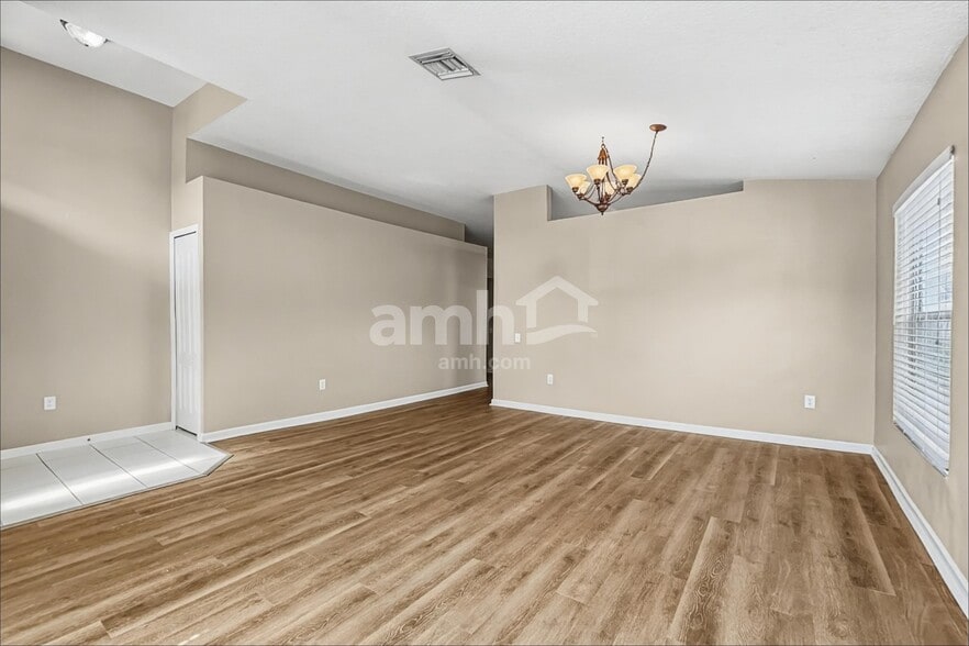 Building Photo - 1107 Summer Breeze Dr