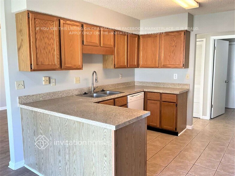 Building Photo - 7469 Sweet Rose Ln