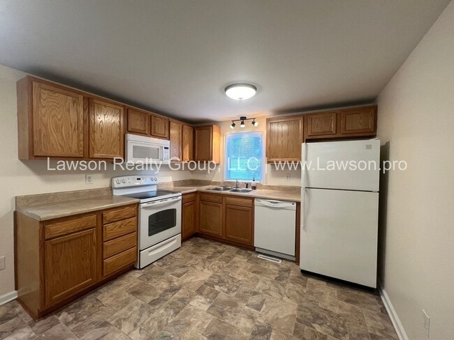 Building Photo - Close to Carvins Cove- One Level Living with Hobby Shed