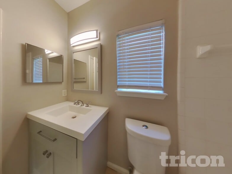 Building Photo - 12878 Dunns View Dr