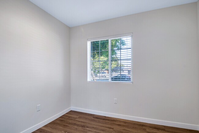Building Photo - 20520 Mandell St
