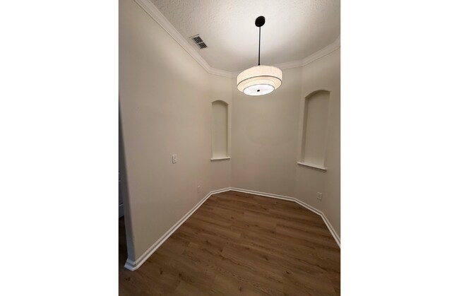 Building Photo - Spacious 4 Bedroom Home in Waterford Estat...