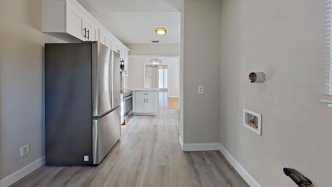 Building Photo - Murray Hill 3 bedroom