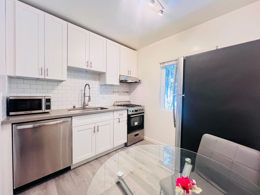 Building Photo - 5525 Harold Way