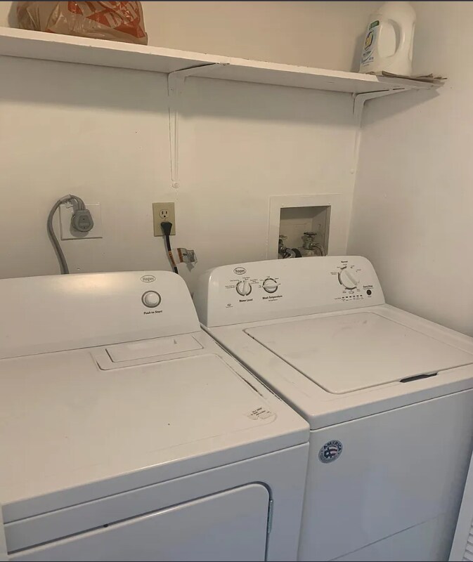 Building Photo - 770 NW Fork Rd