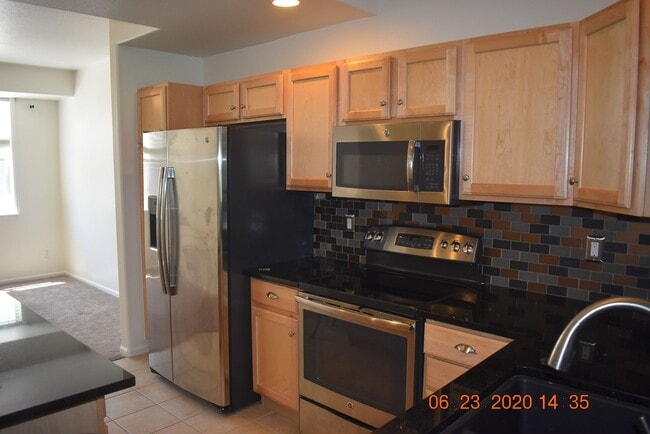 Building Photo - Beautiful 2 Bedroom Townhome / Old Town Ar...