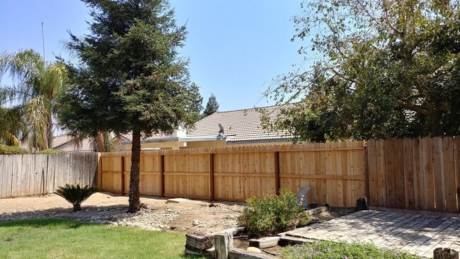 Building Photo - Big backyard on this NW home, Central Unif...