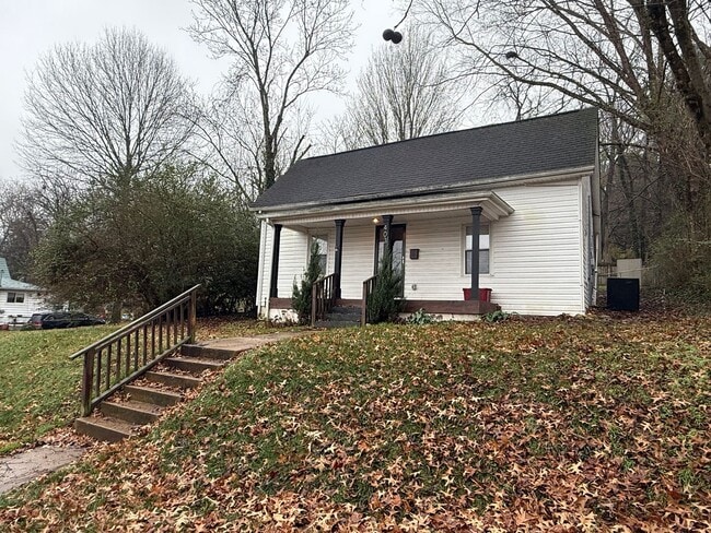 Primary Photo - Very nice home located in the Tree Streets - Walking distance to ETSU!