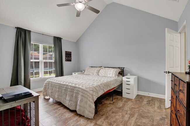Building Photo - 211 Mikal Dr