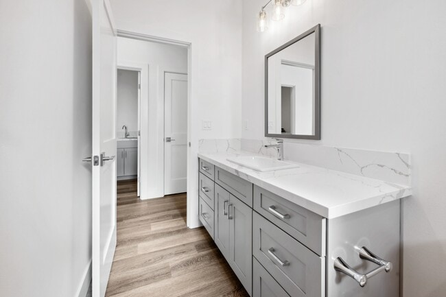 Building Photo - 22 Maiaku St