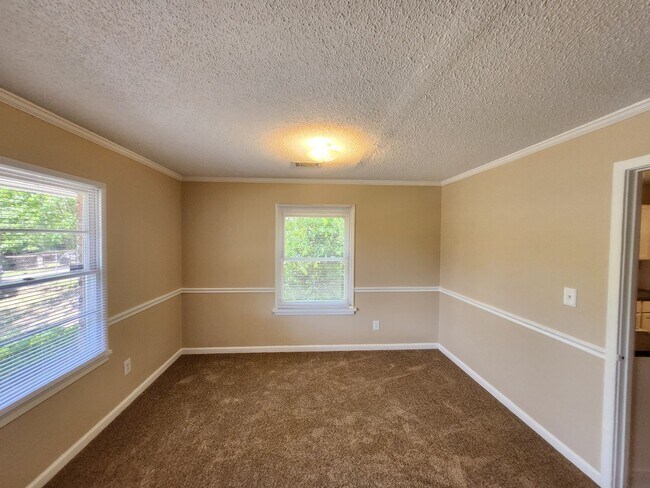 Building Photo - 2427 Young Dr
