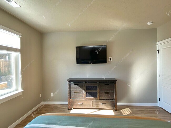 Building Photo - **UNFURNISHED**Beautiful Single-Level 3BR -2BA Home Near Redmond’s Upcoming Recreation Center