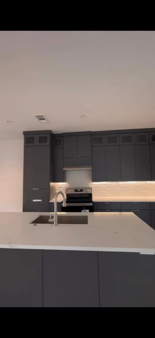 Building Photo - 1400 Edgemont Ave