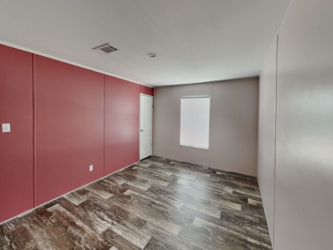Building Photo - 1601 Quail Run
