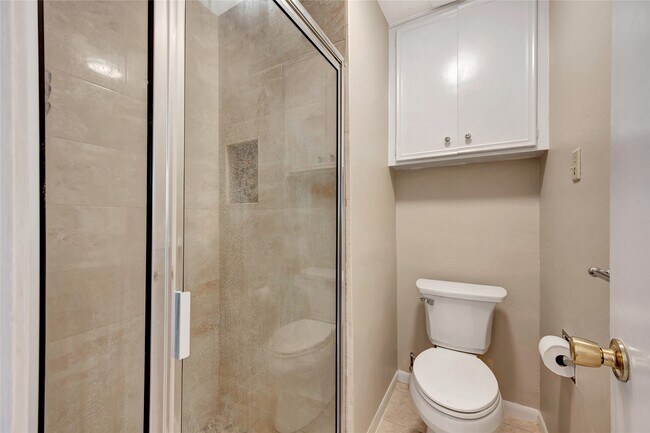 Building Photo - 847 Carlingford Ln