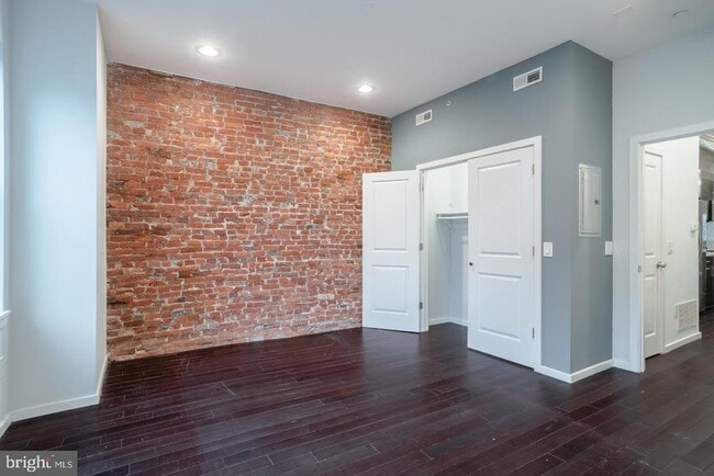 Building Photo - 927 N 2nd St