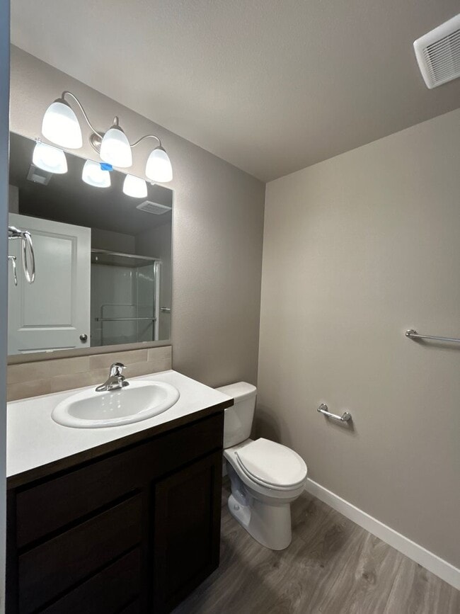 Building Photo - 3 Bedroom / 2 Bathroom Home in NW Redmond