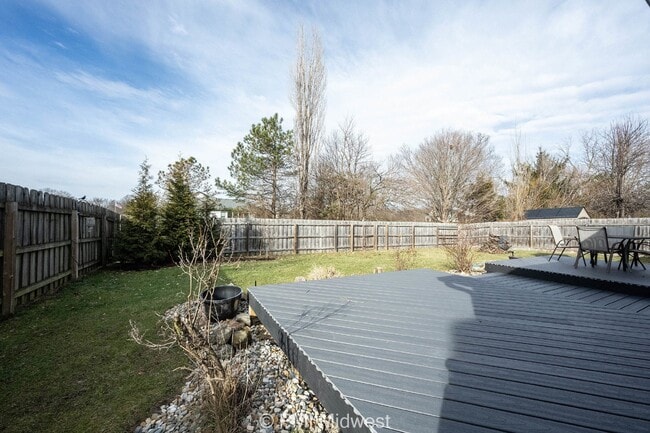 Building Photo - "Charming 3-Bed, 2-Bath Gem with 1323 Sq Ft of Comfort on Bitternut Drive!"