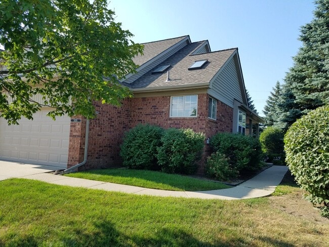 Building Photo - 5476 Victory Cir