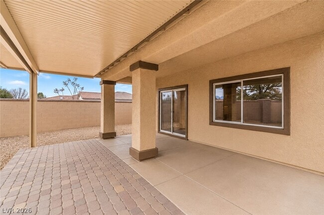 Building Photo - 5465 Finestra St