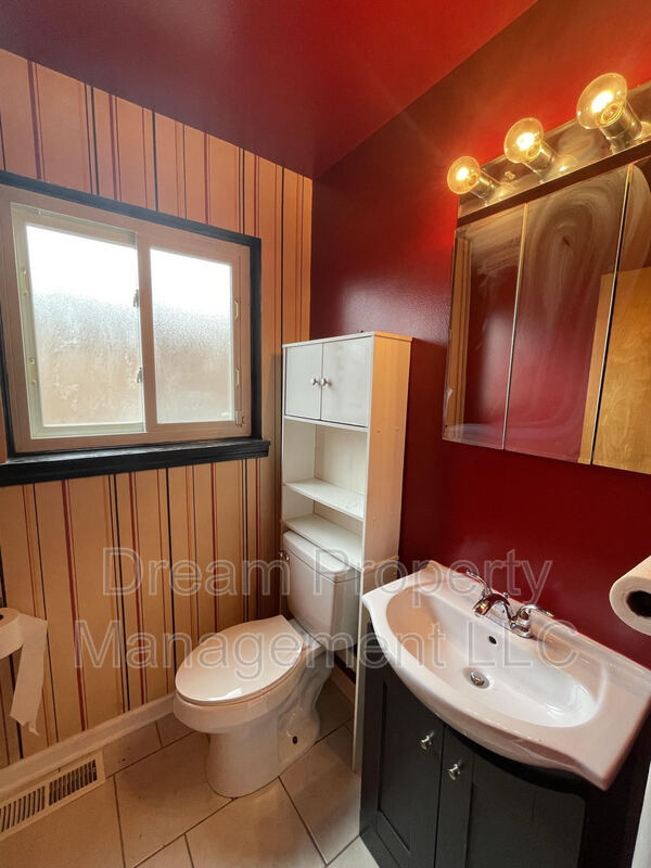 Building Photo - 8841 S State St