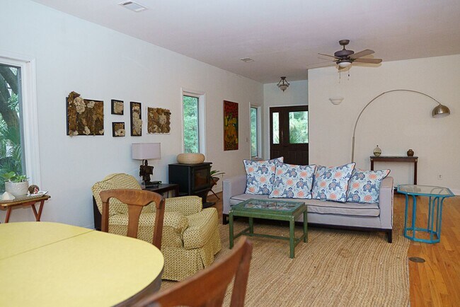 Building Photo - Amazing sunsets at this waterfront home