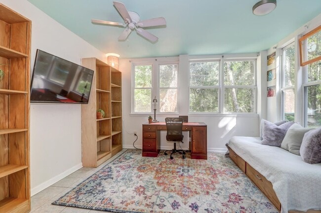 Building Photo - Quiet and Serene Johns Island Living