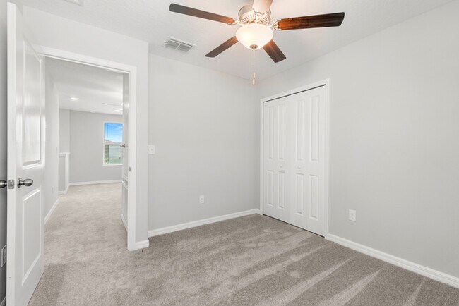 Building Photo - LIKE NEW Home For Rent in Belmont!
