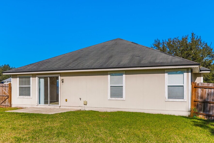 Building Photo - 3290 Silverado Cir