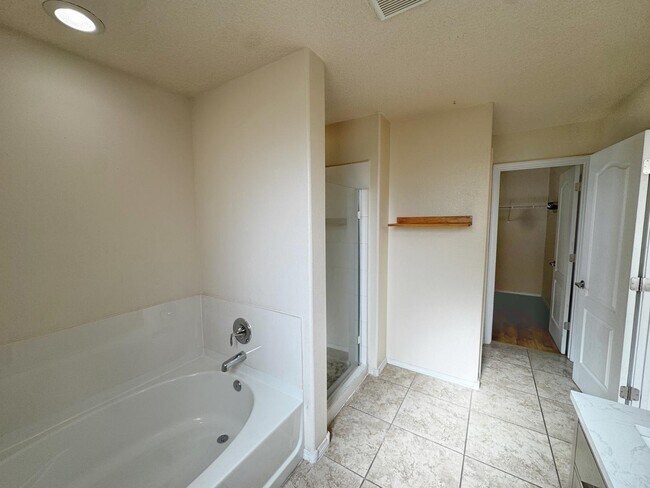 Building Photo - 11019 Marina Gate Trail NE