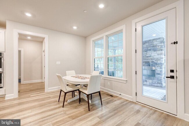 Building Photo - 7679 Cross Creek Dr