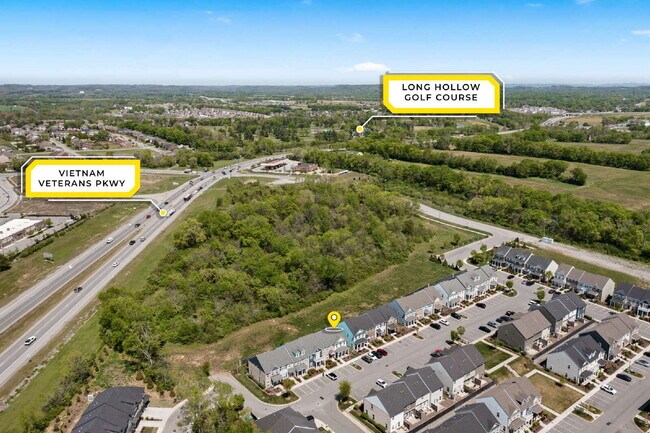 Building Photo - Luxury End-Unit Townhome Near 386 & Long Hollow Pike | Designer Finishes, Prime Location & Mainte...
