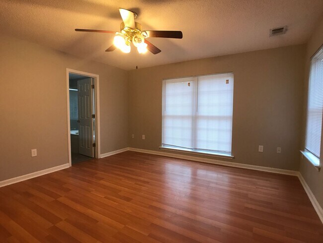 Building Photo - 9637 Lehigh Ave