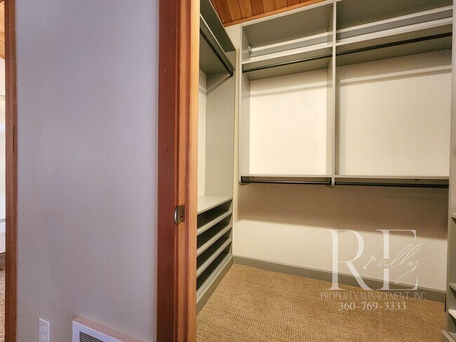 Building Photo - Waterfront Living in Indianola – Dock, Bea...