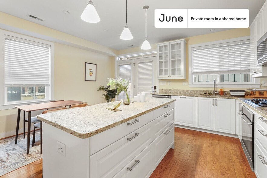 Building Photo - Room in Shared 3 bed/3 bath home in Capitol Hill