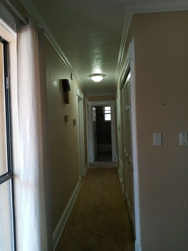Building Photo - RIO RANCHOAFFORDABLE!!