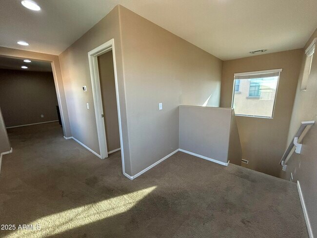 Building Photo - 8623 S 40th Dr