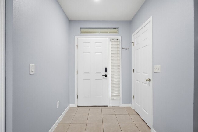 Building Photo - Villages of Bloomingdale