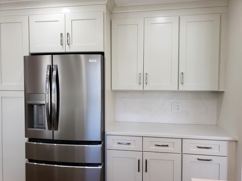 Building Photo - 34 Old East Neck Rd