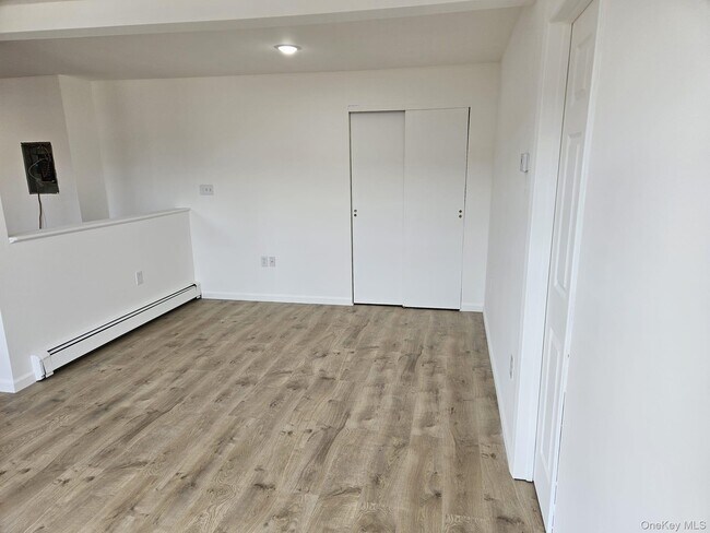 Building Photo - 480 Westbury Ave