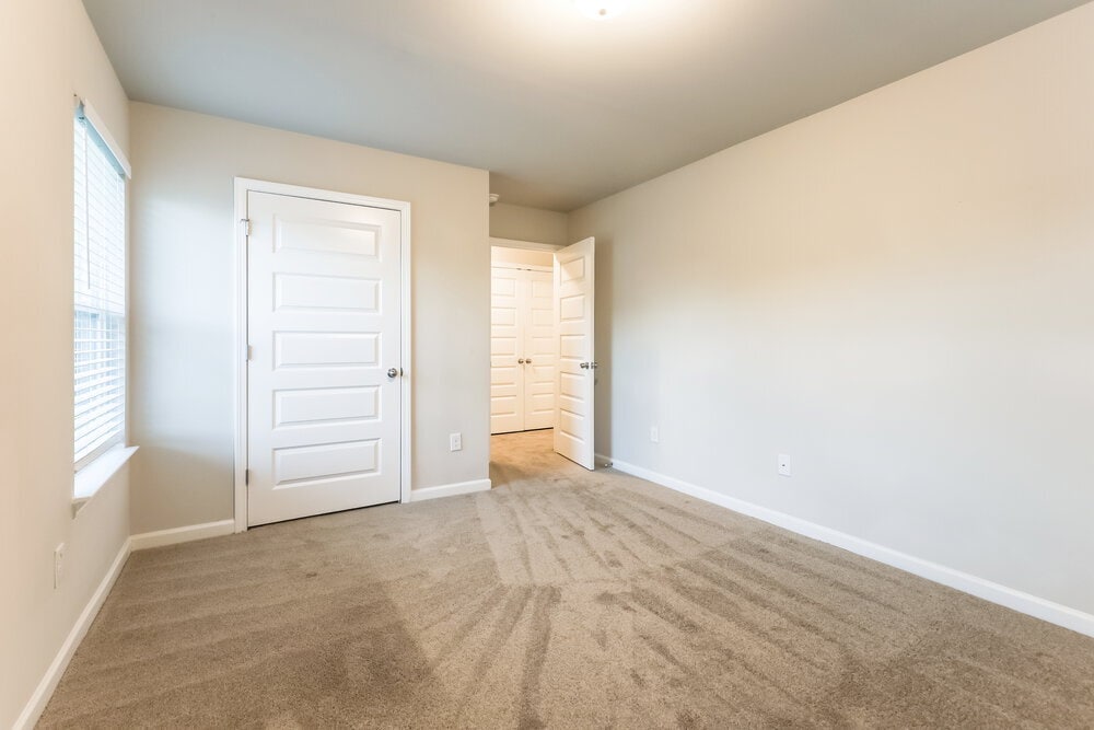 Building Photo - 4 Elm St