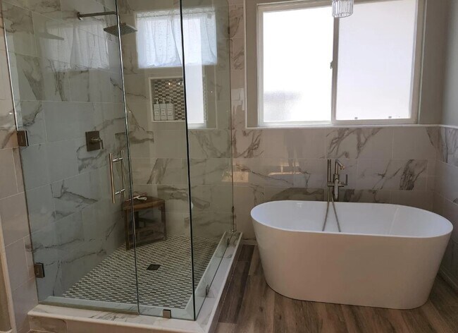 Building Photo - 17 Fontaire