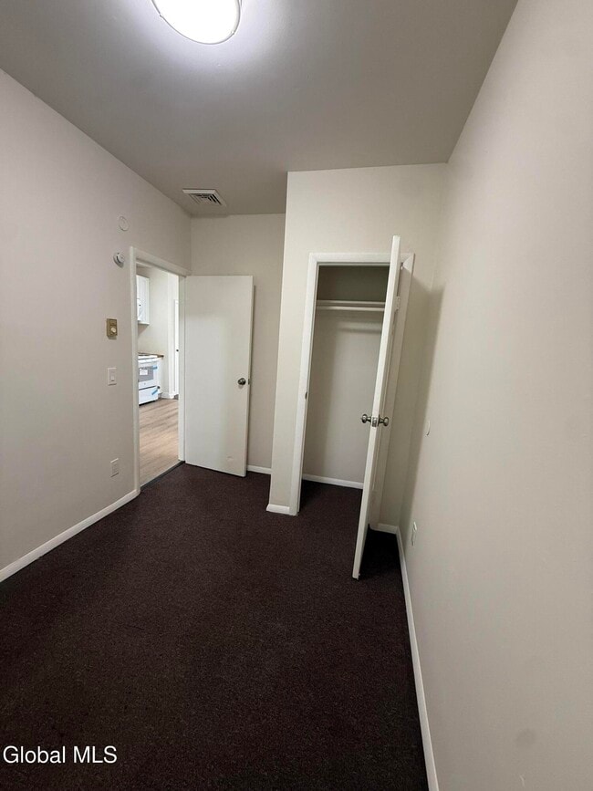 Building Photo - 474 3rd St