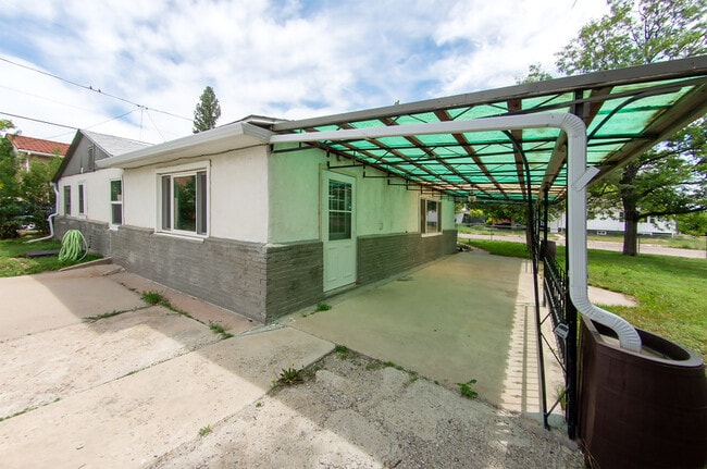 Building Photo - 210 Seymour Ave