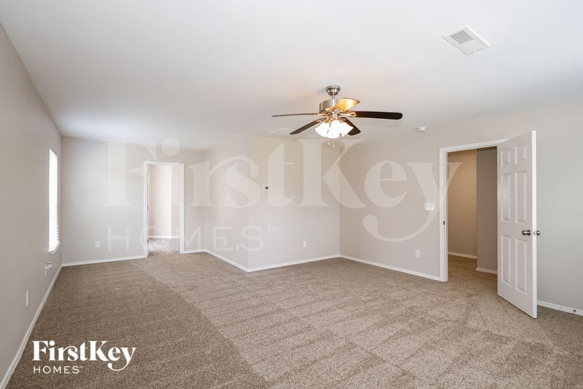 Building Photo - 933 Silverberry St