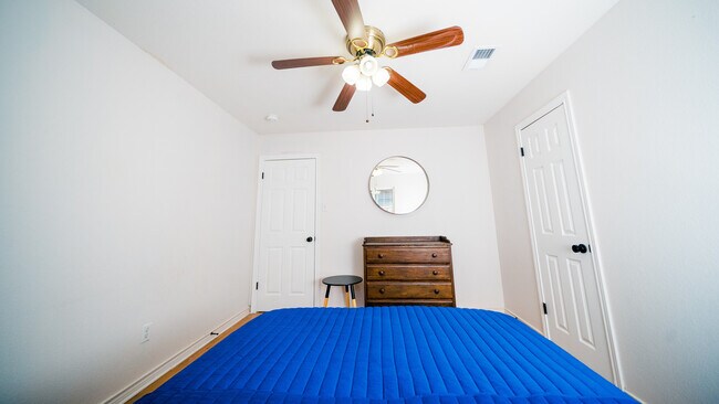 Building Photo - 5606 Meadow Crest