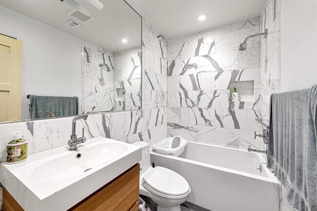 Building Photo - 5878 Valley Forge Dr