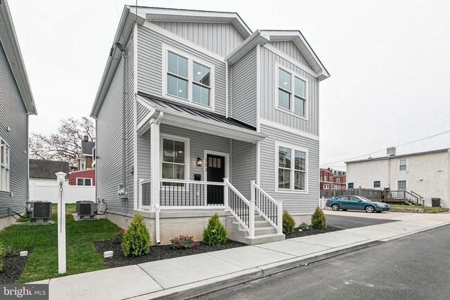 Building Photo - 153 Morgan St