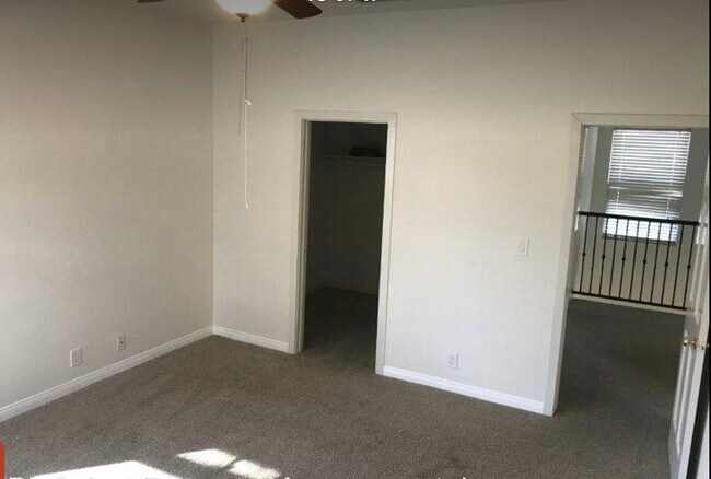 Building Photo - 15242 La Maida St